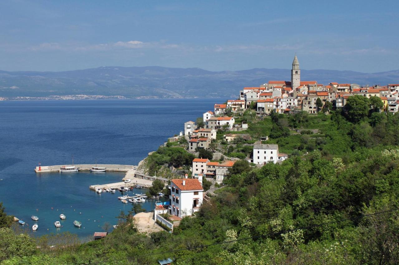 Apartments And Rooms With Parking Space Vrbnik, Krk - 5301 Extérieur photo