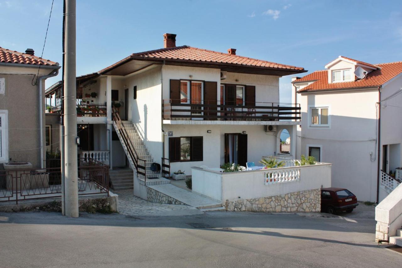 Apartments And Rooms With Parking Space Vrbnik, Krk - 5301 Extérieur photo