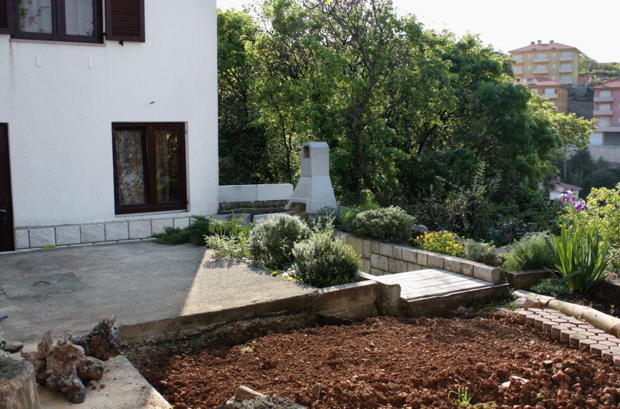 Apartments And Rooms With Parking Space Vrbnik, Krk - 5301 Extérieur photo