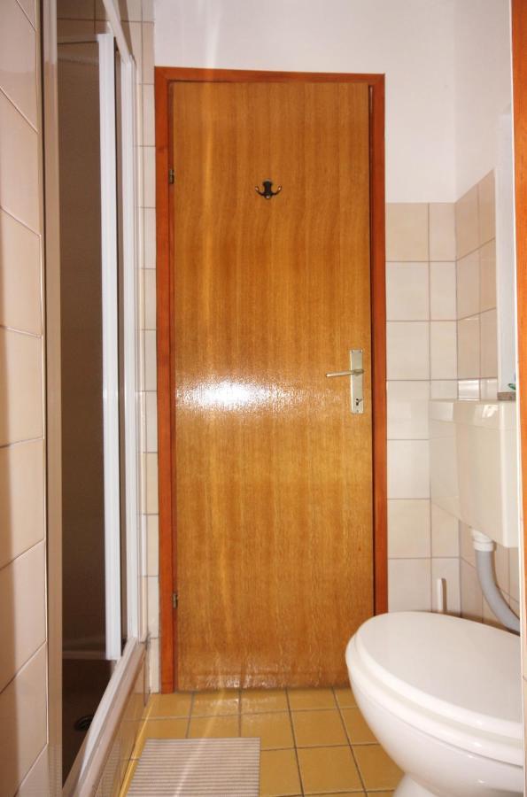 Apartments And Rooms With Parking Space Vrbnik, Krk - 5301 Extérieur photo