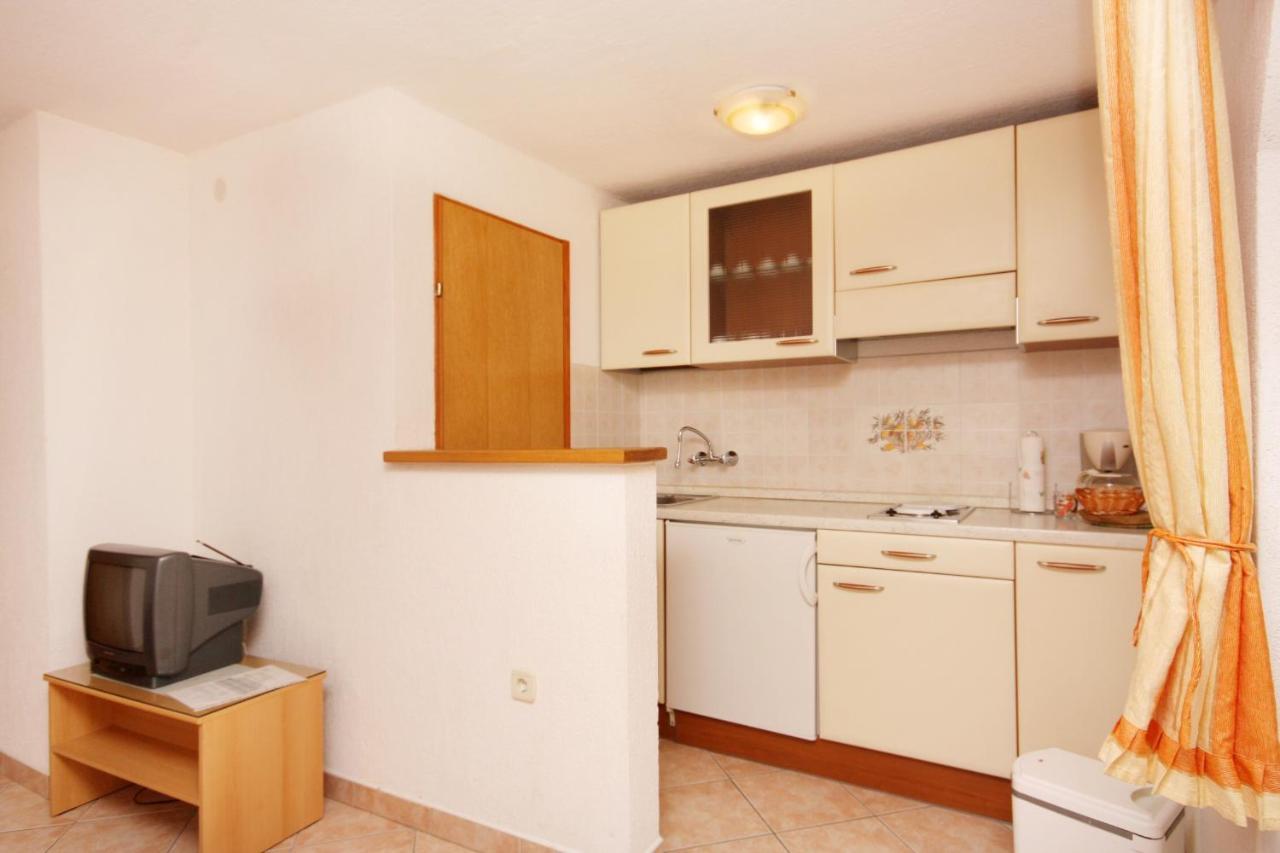 Apartments And Rooms With Parking Space Vrbnik, Krk - 5301 Extérieur photo